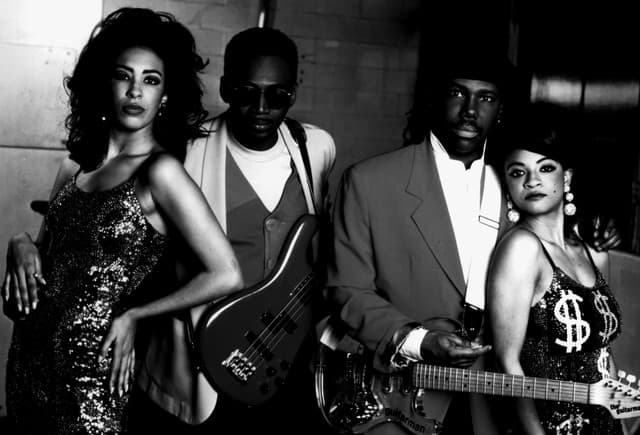 CHIC gallery photo 4