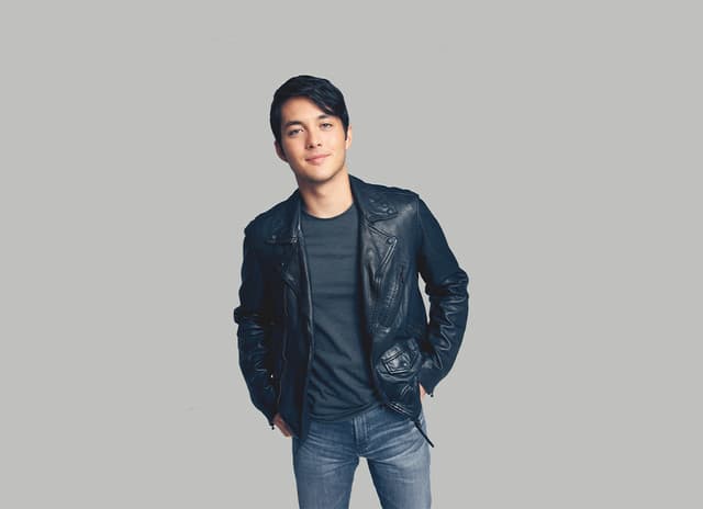 Laine Hardy gallery photo 1