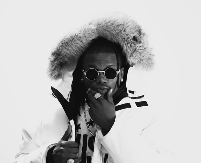 Young O M33zy gallery photo 3