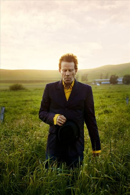 Tom Waits gallery photo 1