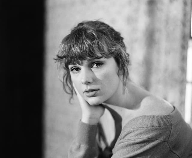 Taylor Swift gallery photo 7