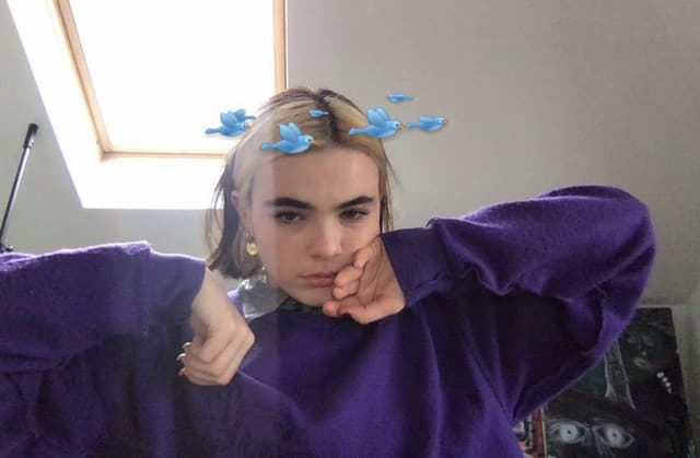 BENEE gallery photo 5