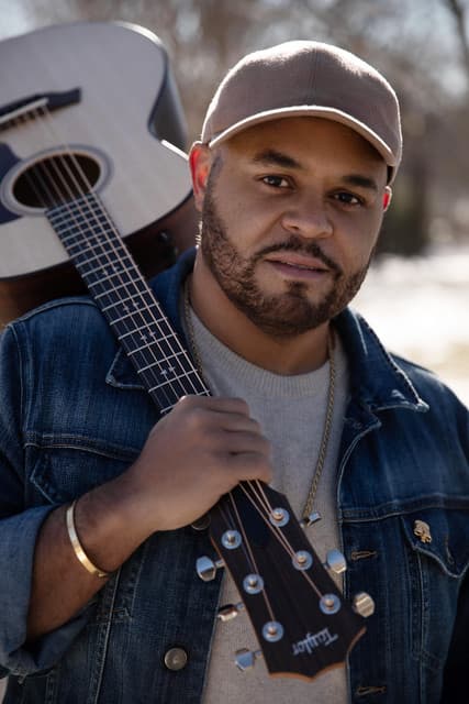 Israel Houghton gallery photo 2