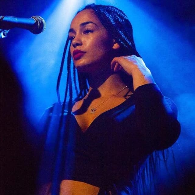 Jorja Smith gallery photo 1