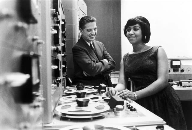 Aretha Franklin gallery photo 7