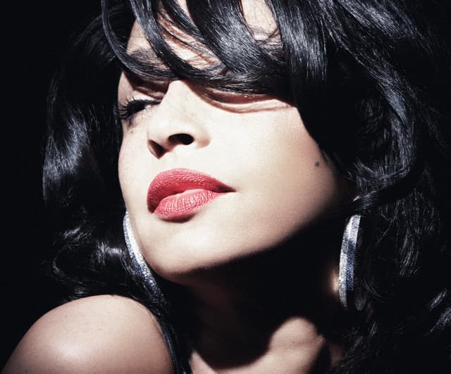 Sade gallery photo 2