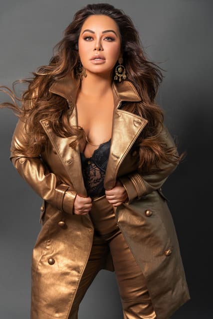 Chiquis gallery photo 3