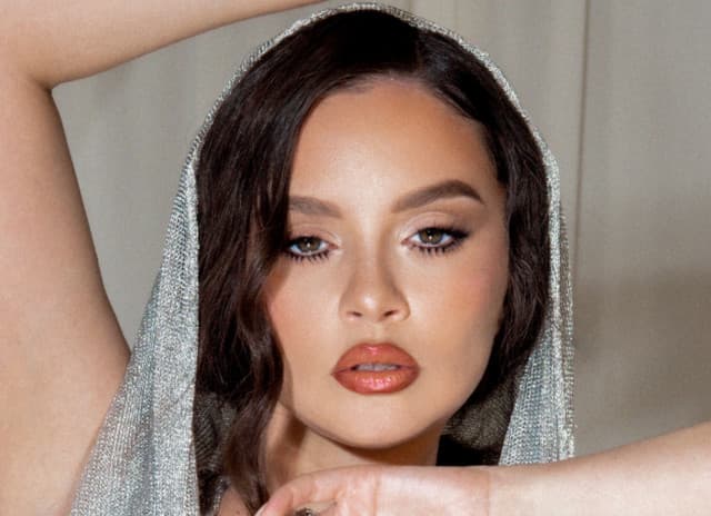 Sabrina Claudio gallery photo 3