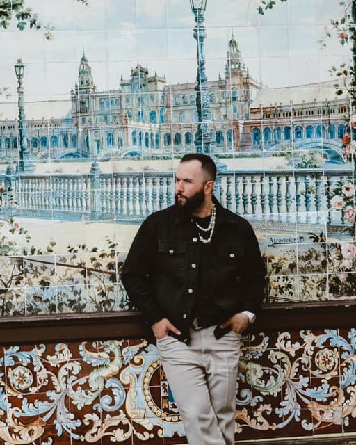 Carín León gallery photo 6