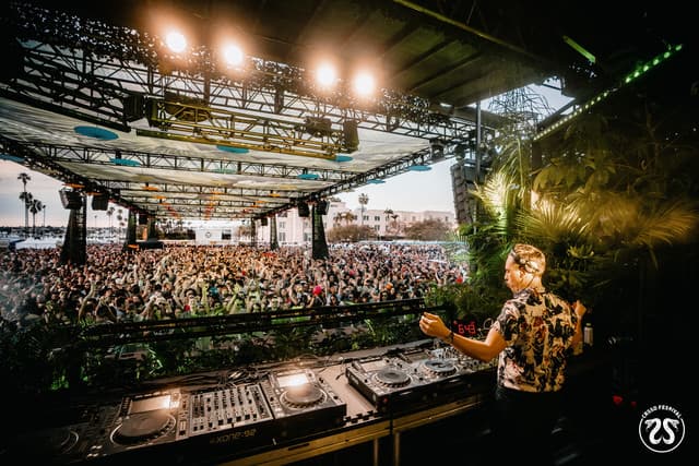 Purple Disco Machine gallery photo 4