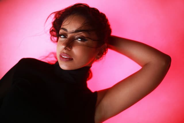 Mýa gallery photo 8