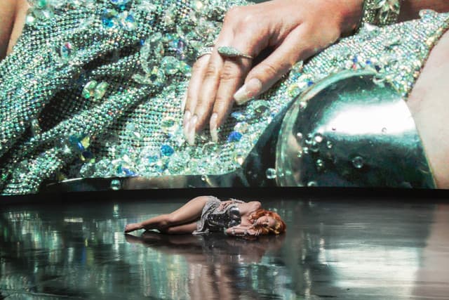 Sabrina Claudio gallery photo 5