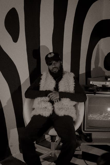 PENNY TAYLOR gallery photo 4