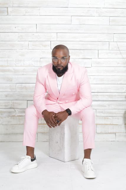 Demetrius West gallery photo 8