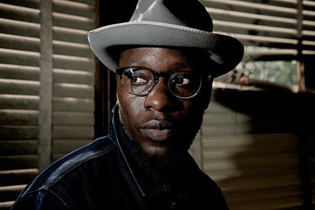 Jon Muq gallery photo 1