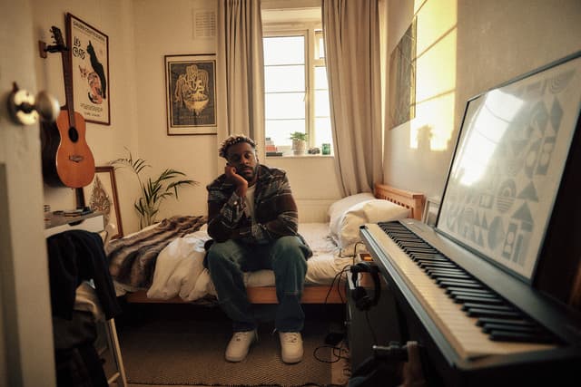 Myles Smith gallery photo 1