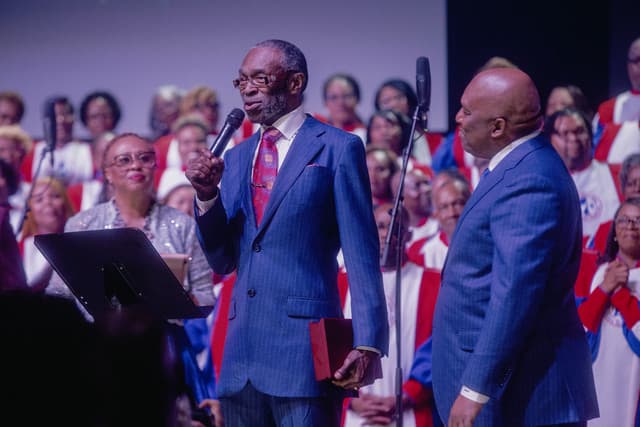 Mississippi Mass Choir gallery photo 8