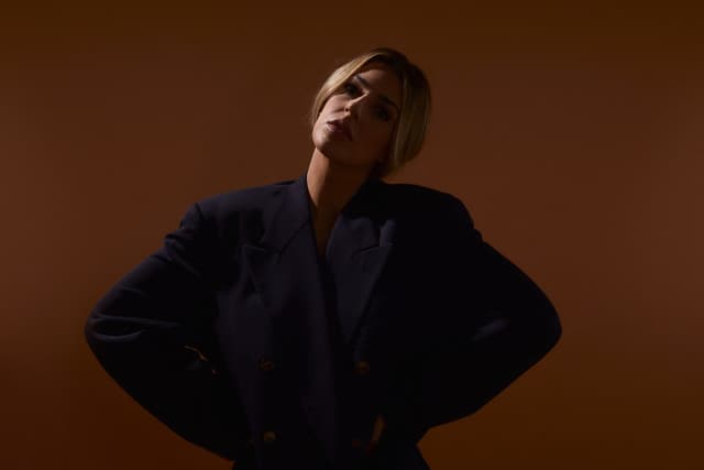 Brooke Ligertwood gallery photo 7