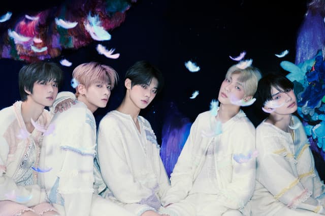 TOMORROW X TOGETHER gallery photo 4