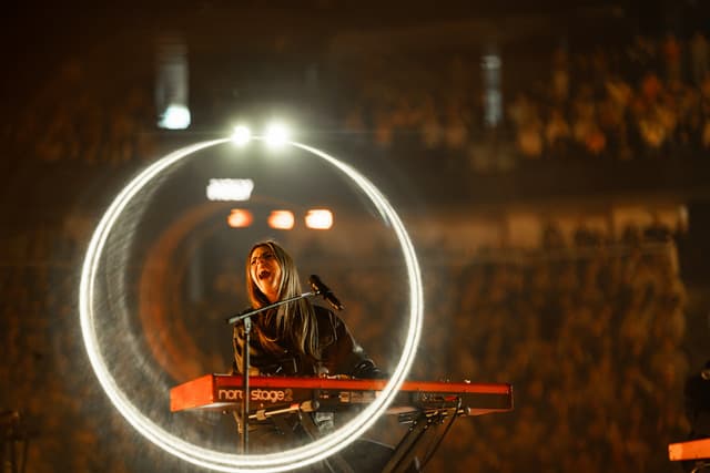 Brooke Ligertwood gallery photo 1