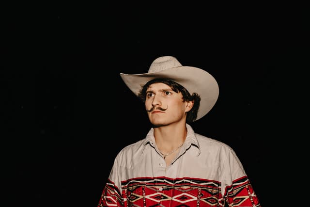 Braxton Keith gallery photo 1