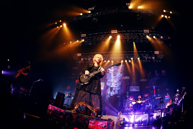 HYDE gallery photo 6