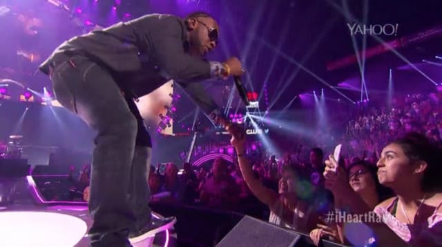 Rayvon gallery photo 3