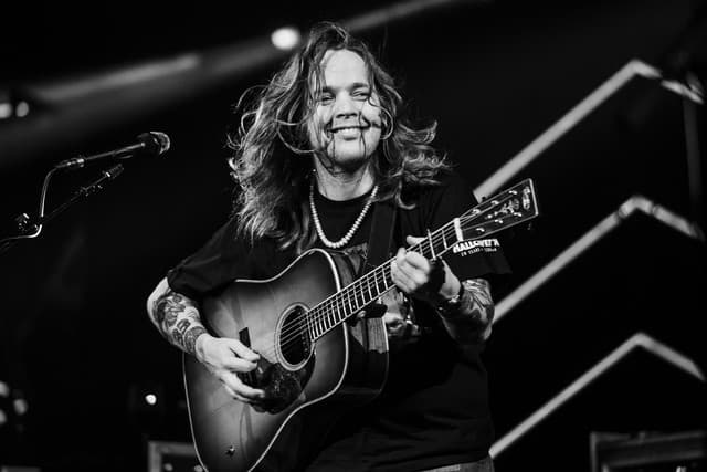 Billy Strings gallery photo 11
