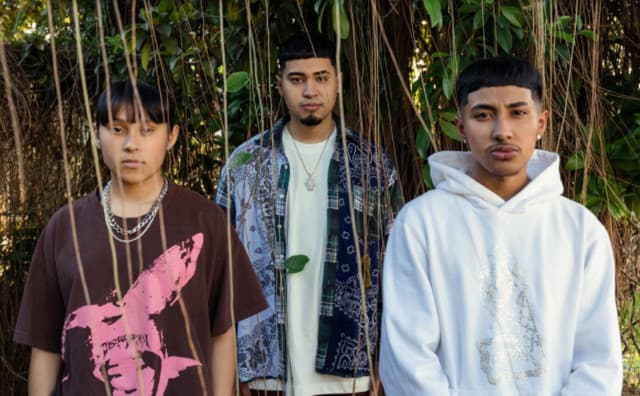 Yahritza Y Su Esencia gallery photo 1