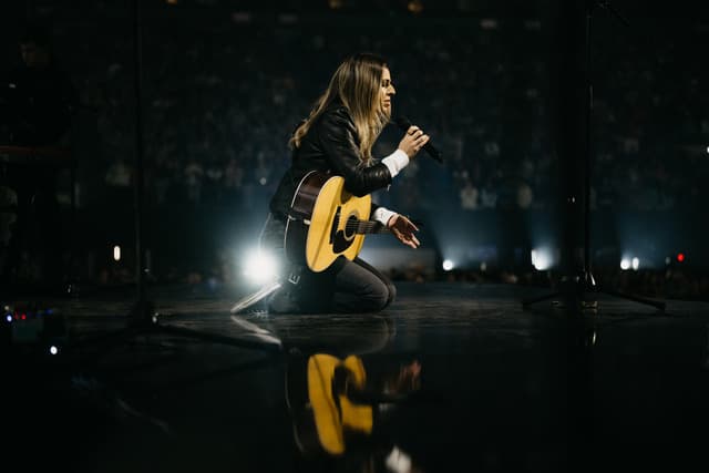 Brooke Ligertwood gallery photo 5