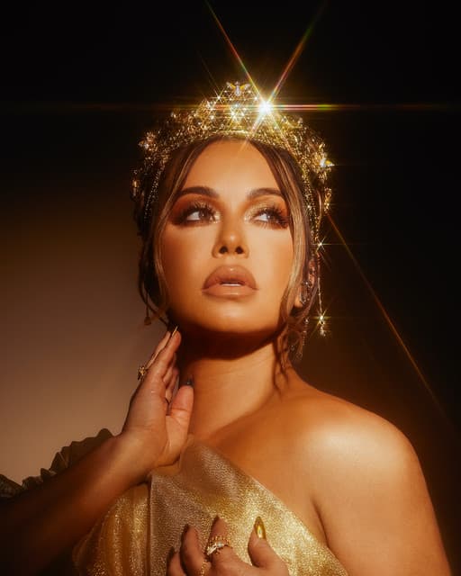 Chiquis gallery photo 2