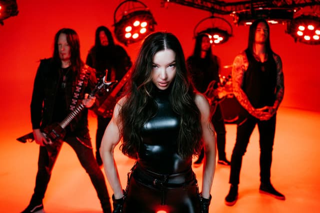 Arch Enemy gallery photo 3