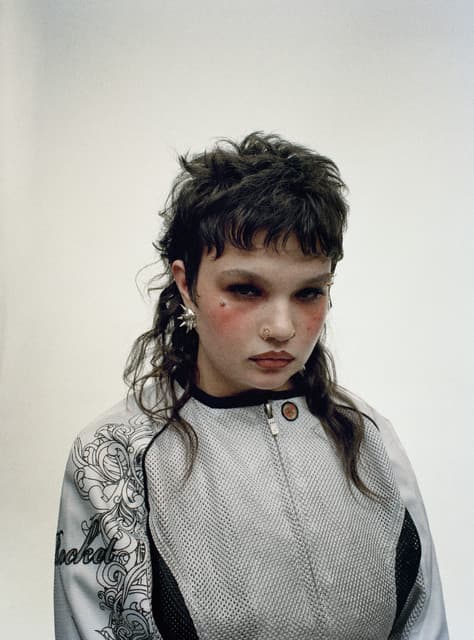 Lola Young gallery photo 3