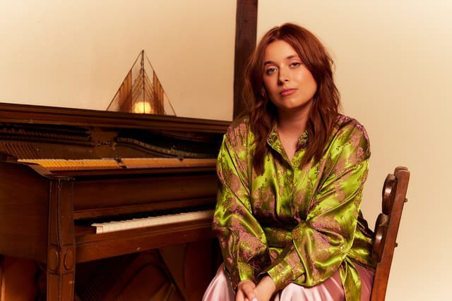 Rett Madison gallery photo 1