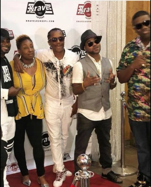 Rayvon gallery photo 12