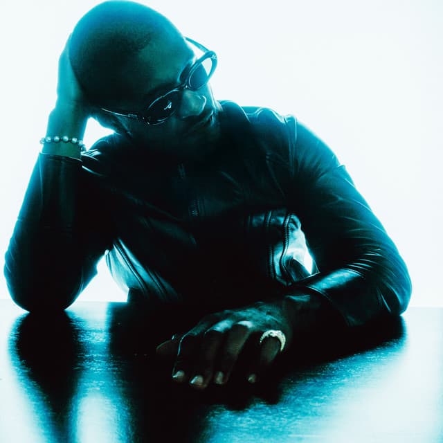 USHER gallery photo 5