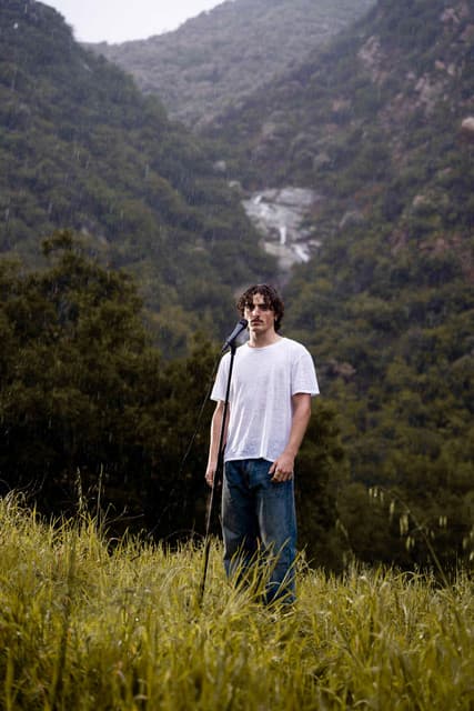 Benson Boone gallery photo 1