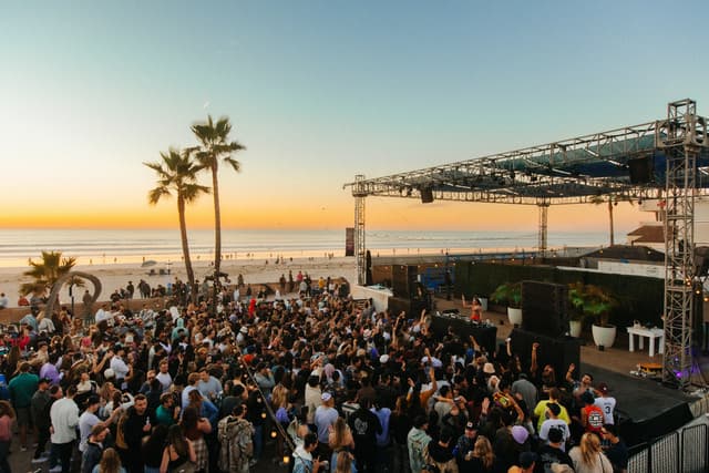 HoneyLuv gallery photo 2