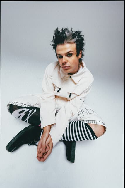 YUNGBLUD gallery photo 1