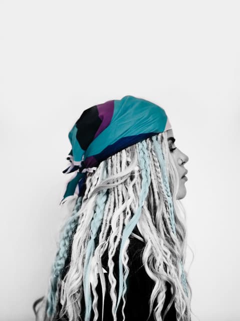 Reigns gallery photo 2