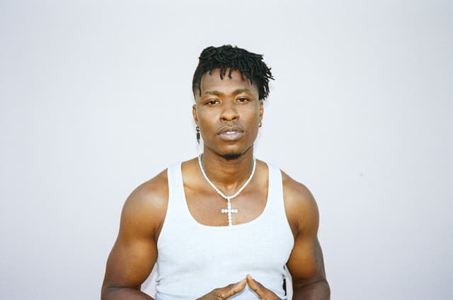 Lucky Daye gallery photo 2