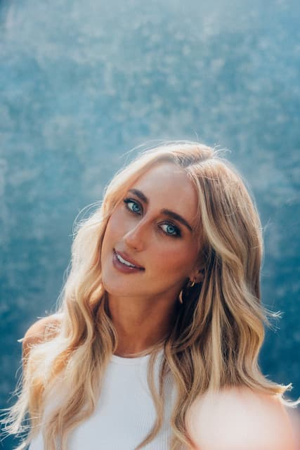 Ashley Cooke gallery photo 2