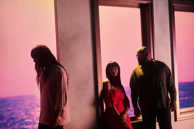 Khruangbin gallery photo 1