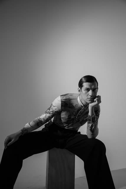 Omar Apollo gallery photo 4