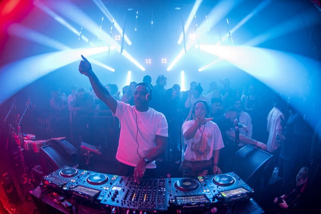 HoneyLuv gallery photo 6