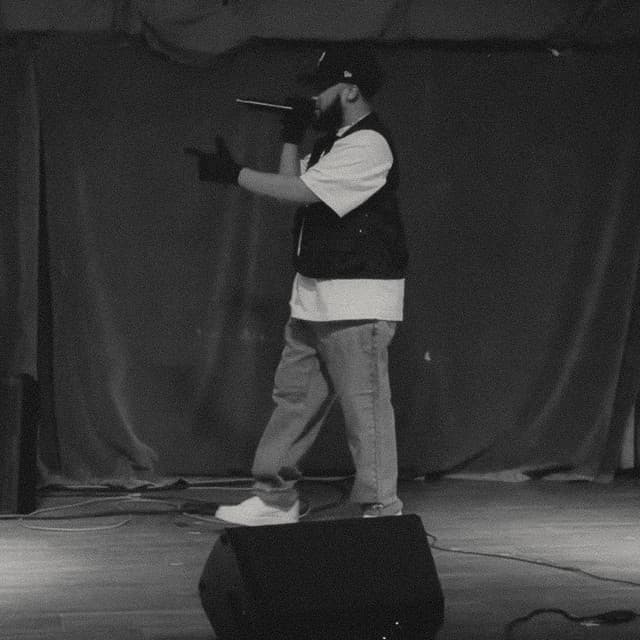 PENNY TAYLOR gallery photo 3