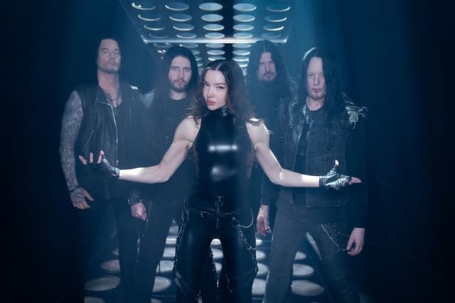 Arch Enemy gallery photo 2