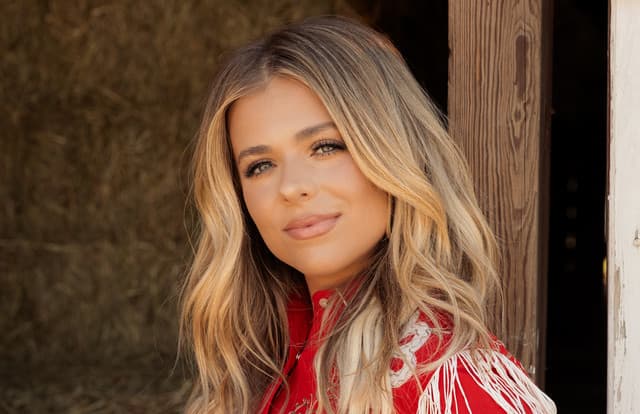 Anne Wilson gallery photo 1