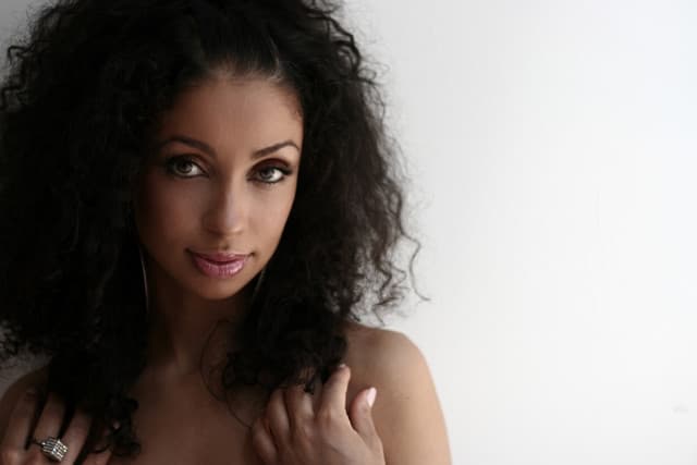 Mýa gallery photo 7