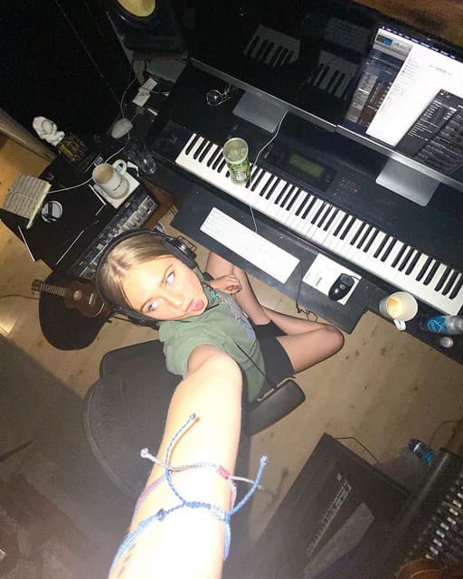 Claire Rosinkranz gallery photo 2